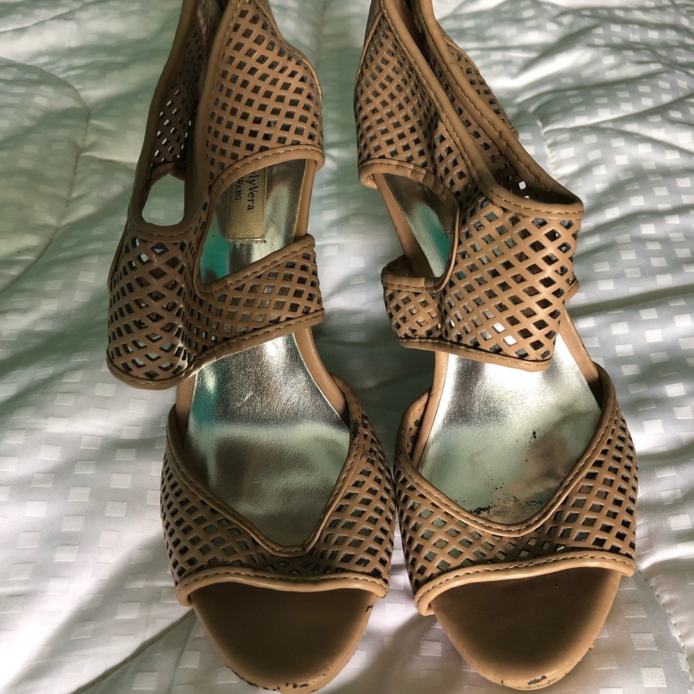 Vera wang Tan/ beige heels.